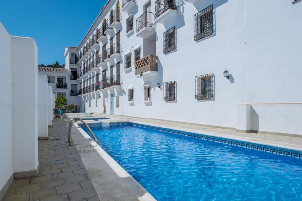 Bonito Apartamento Piscina Wifi Frigiliana Exterior photo
